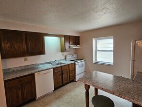 441 6th St, Unit Apt B in Oakmont, PA - Building Photo - Building Photo