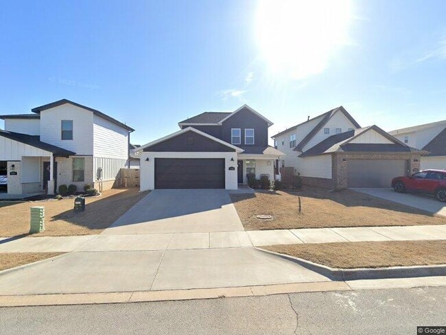 property at 1708 W Broadway Pl