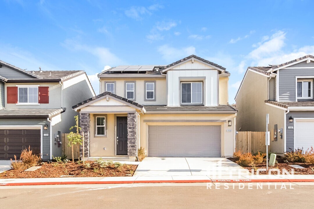 11693 Fiorenza Ln in Rancho Cordova, CA - Foto de edificio