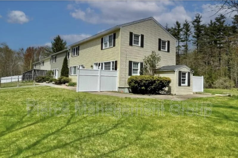 9 Bayberry Ln in Epping, NH - Building Photo
