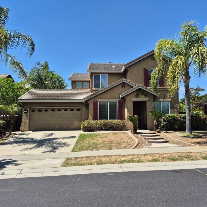 923 Keely Dr in Roseville, CA - Foto de edificio