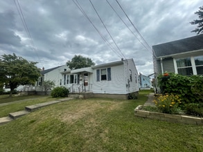 735 Vogel Ave NE in Massillon, OH - Building Photo - Building Photo
