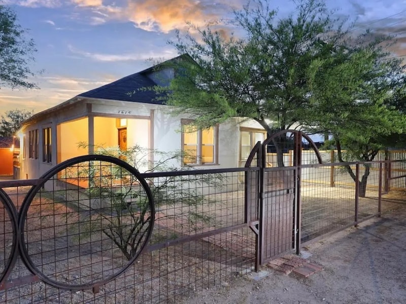 1615 N Santa Rita Ave in Tucson, AZ - Building Photo