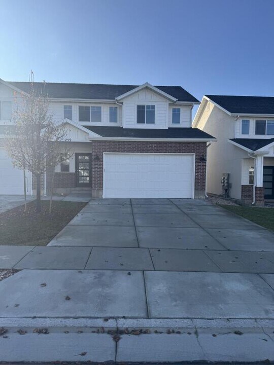 259 E 1500 N St in Harrisville, UT - Building Photo