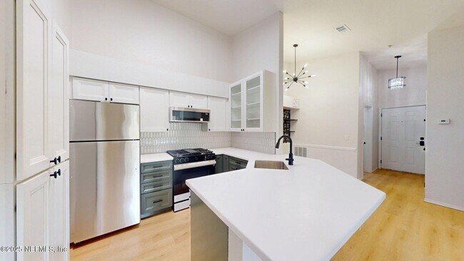 13810 Sutton Park Dr N in Jacksonville, FL - Foto de edificio - Building Photo