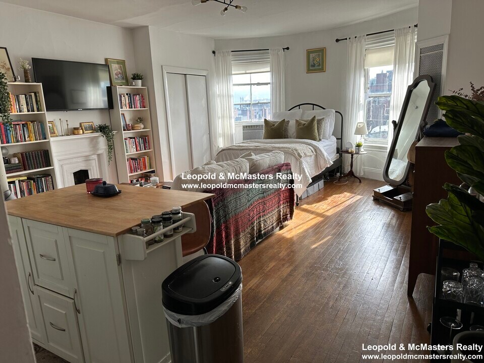 28 Mount Vernon St, Unit Mount Vernon 502 in Boston, MA - Building Photo