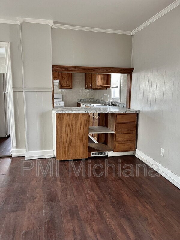 212 W 9th St in Mishawaka, IN - Building Photo - Building Photo