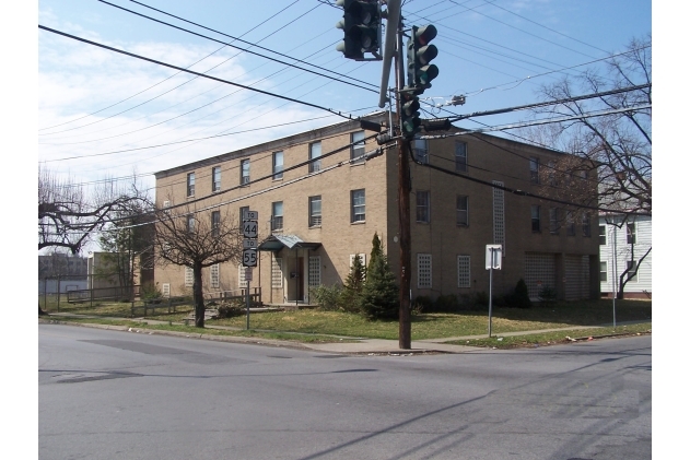 38 N Clinton St in Poughkeepsie, NY - Foto de edificio - Building Photo