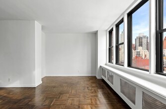 500A E 87th St in New York, NY - Building Photo - Building Photo