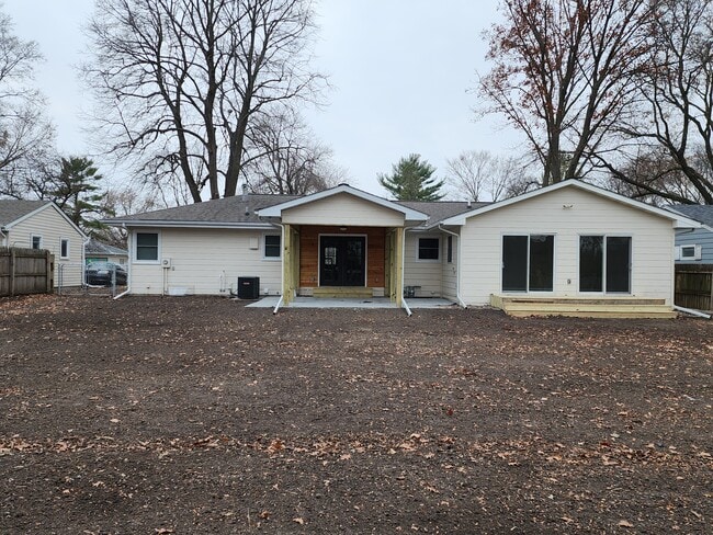 1702 Clark Ave in Ames, IA - Foto de edificio - Building Photo