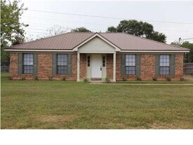 5000 Langham Pl in Mobile, AL - Building Photo