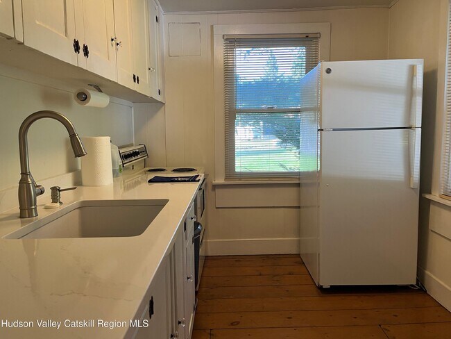 14 Oak Dr in Valatie, NY - Building Photo - Building Photo