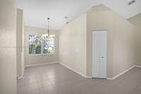 265 W Coral Trace Cir in Delray Beach, FL - Foto de edificio - Building Photo