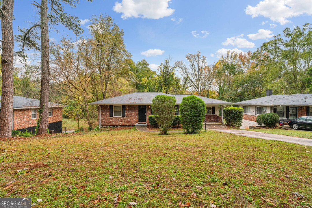 1818 Meadowglades Dr in Decatur, GA - Building Photo