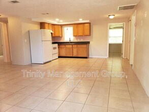 5205 Drift Tide Dr in New Port Richey, FL - Building Photo - Building Photo