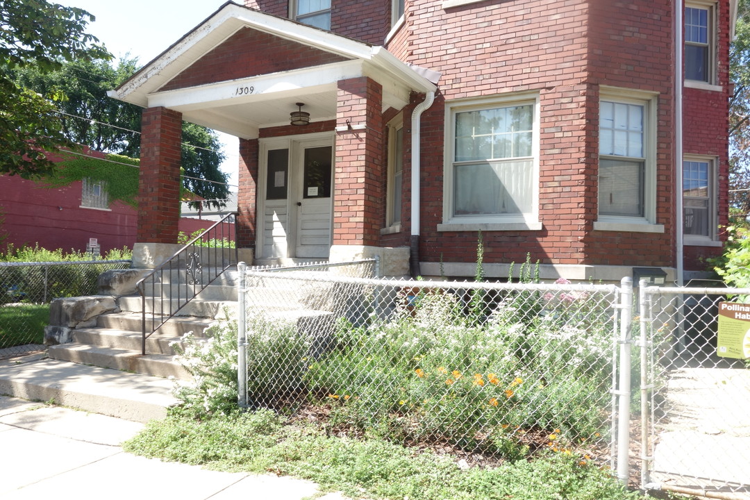1309 Emerson St in Evanston, IL - Foto de edificio