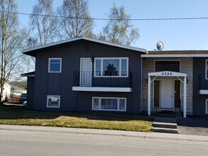 4324 Thompson Ave, Unit 1 in Anchorage, AK - Building Photo - Building Photo