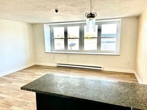 340 Main St in Melrose, MA - Foto de edificio - Building Photo