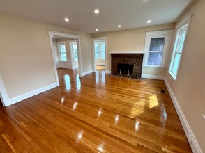 37 Willow St in Belmont, MA - Foto de edificio - Building Photo