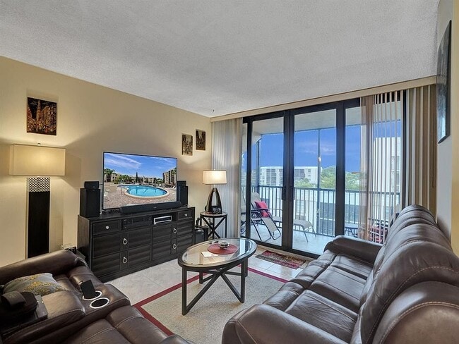 12 Royal Palm Way, Unit 5040 in Boca Raton, FL - Building Photo - Building Photo