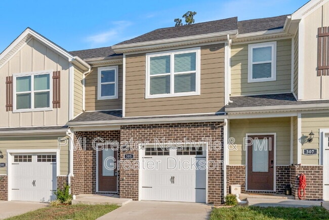 305 Masters Way in Dickson, TN - Building Photo - Building Photo