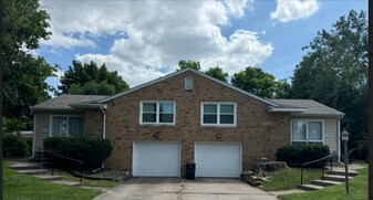 2527 15th Street Ct, Unit 2527 15th Street Court in Rock Island, IL - Building Photo