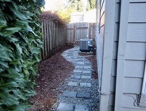 2021 Virginia Ln in West Linn, OR - Building Photo - Building Photo