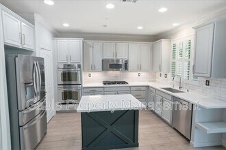 24313 La Montura Dr in Santa Clarita, CA - Building Photo - Building Photo