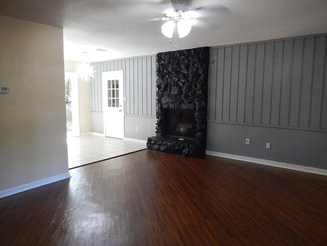 913 Tamarack Ave in Tallahassee, FL - Building Photo - Building Photo