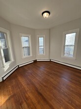 52 Cedar Street, Unit Apt 1R in Haverhill, MA - Building Photo - Building Photo