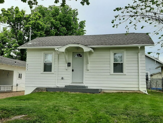 property at 933 E Turner St