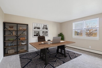 Village Green in Baldwinsville, NY - Foto de edificio - Building Photo