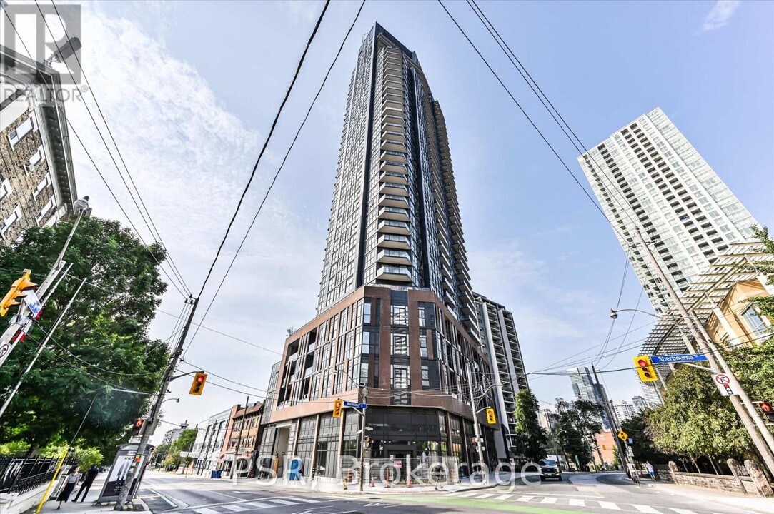 159-2159 Wellesley St E in Toronto, ON - Building Photo