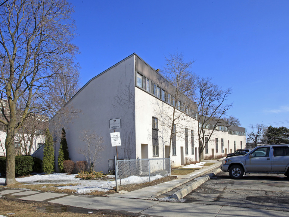 Potsdam Townhouses in Toronto, ON - Building Photo