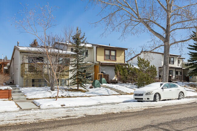 1410 Ranchlands Way NW in Calgary, AB - Building Photo - Building Photo