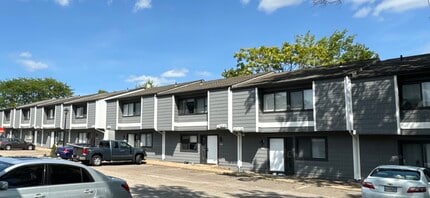 Akron U Townhomes - Student Housing in Akron, OH - Building Photo - Building Photo