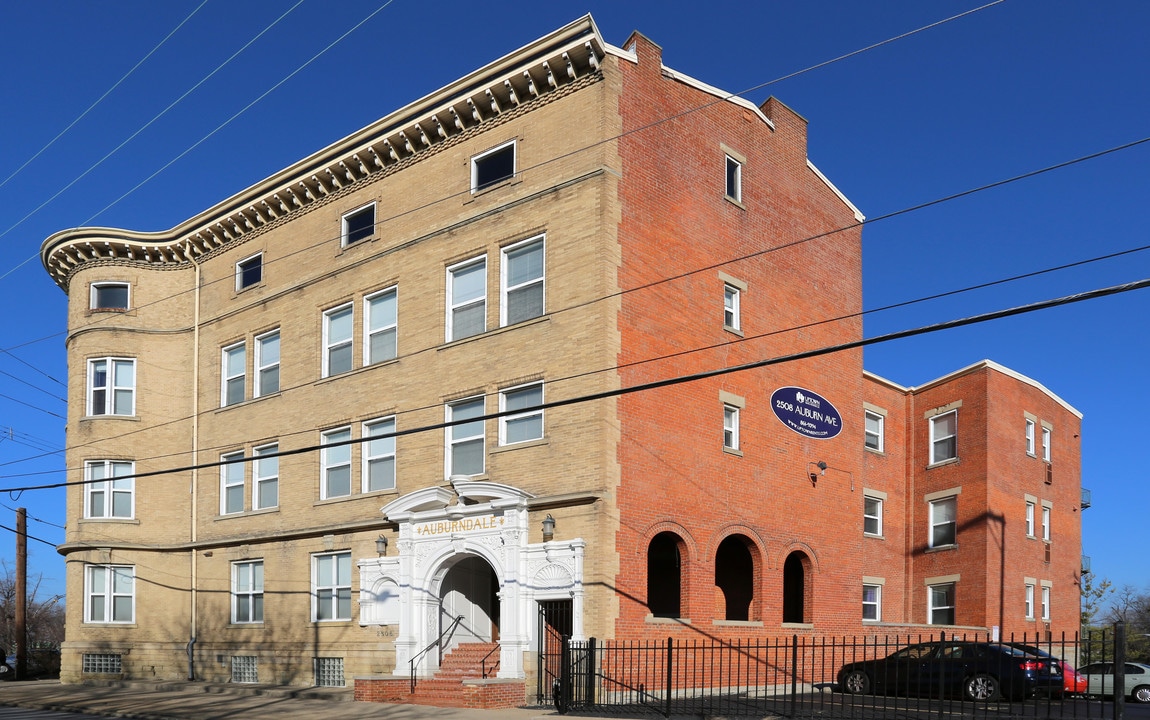 2508 Auburn in Cincinnati, OH - Foto de edificio