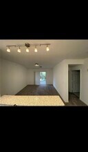 5455 Vineland Rd, Unit 3310 in Orlando, FL - Building Photo - Building Photo