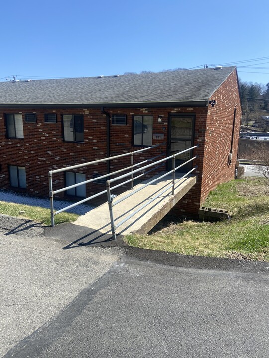 3600 Willow Ave in Castle Shannon, PA - Foto de edificio