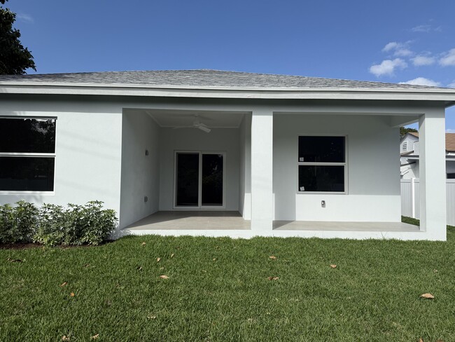 840 Ridgewood Dr in West Palm Beach, FL - Building Photo - Building Photo