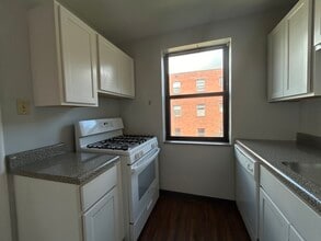 Royal Garden Apartments in Pittsburgh, PA - Building Photo - Building Photo