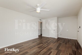 10843 N 45th Ave in Glendale, AZ - Foto de edificio - Building Photo