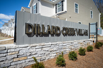 L Attitude 34 Dillard Creek in Greer, SC - Foto de edificio - Building Photo