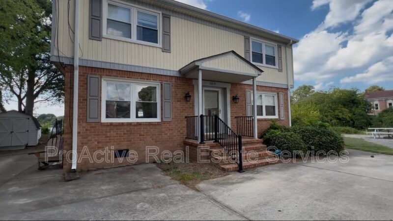 3015 Luxembourg St in Norfolk, VA - Building Photo