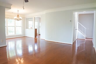 2816 Emma Lee St, Unit 301 in Falls Church, VA - Building Photo - Building Photo