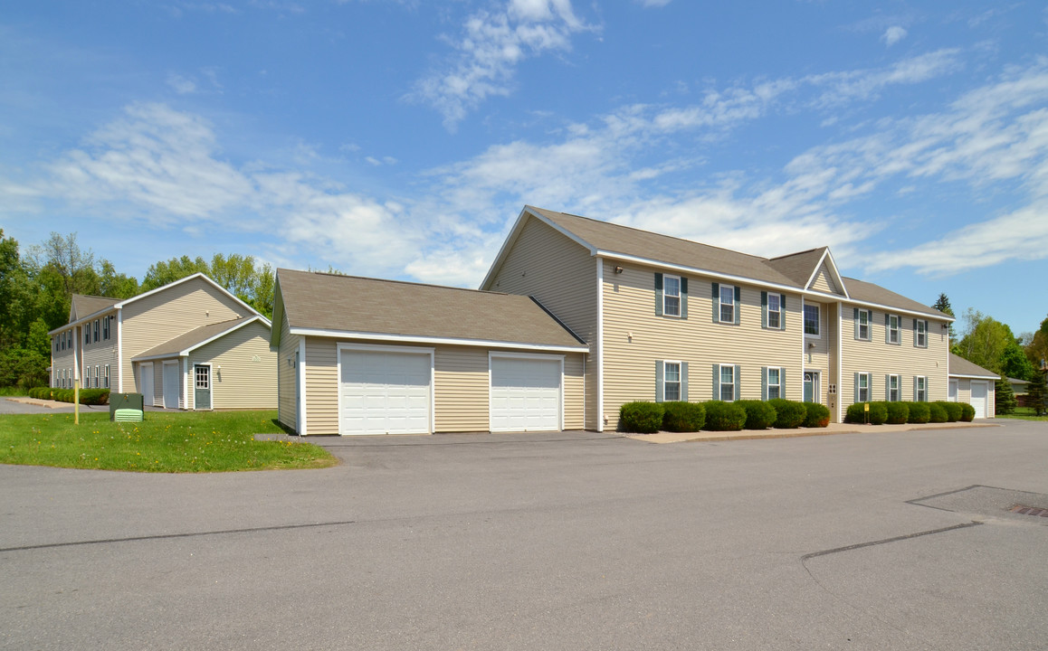 Lewiston at White Street in Clinton, NY - Foto de edificio