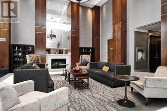 3 Rean Dr in Toronto, ON - Building Photo - Building Photo
