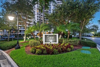 3530 Mystic Pointe Dr, Unit # 1913 in Aventura, FL - Building Photo - Building Photo