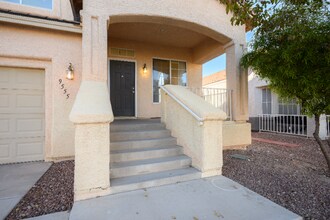 9555 Malvasia Ct in Las Vegas, NV - Foto de edificio - Building Photo