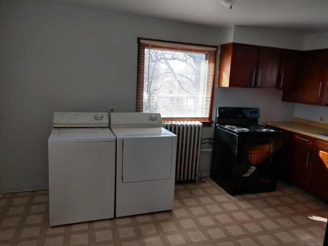 508 N Water St-Unit -B in Sparta, WI - Building Photo - Building Photo